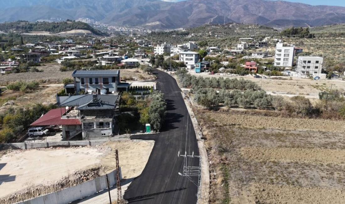 Hatay Büyükşehir Belediyesi (HBB), il genelinde yol yapım ve bakım