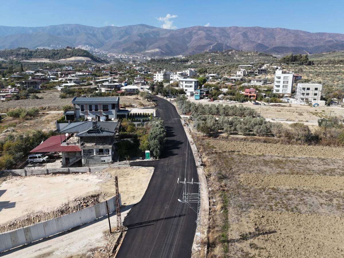 Hatay Büyükşehir Belediyesi (HBB), il genelinde yol yapım ve bakım