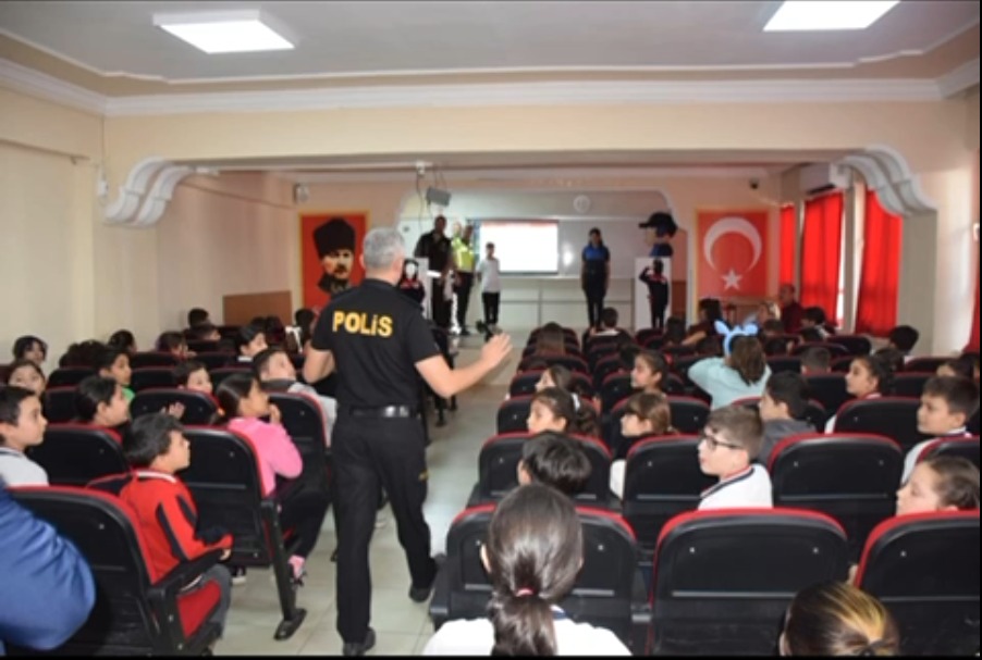 Dörtyol’da Çocuklara “Güvenli Adımlar” Eğitimi Hatay Emniyet Müdürlüğü ekipleri, 14 Ekim 2025 tarihinde Dörtyol Mehmet