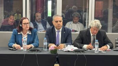 Cumhuriyet Halk Partisi (CHP) Hatay Milletvekili Mehmet Güzelmansur, partisinin resmi