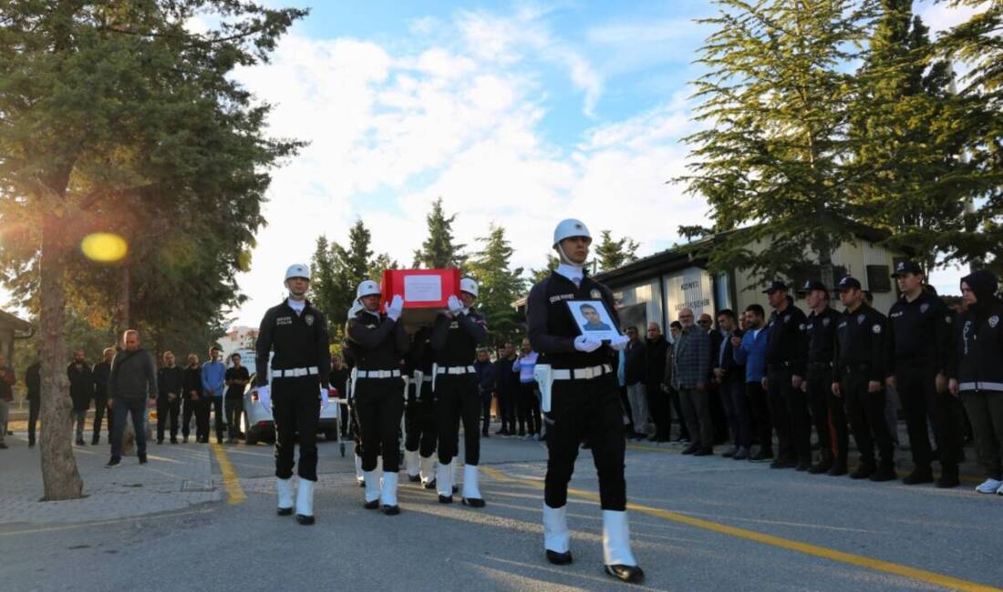 Konya’da görev yapan Hataylı polis memuru Abdurrahim Köroğlu, evinde geçirdiği