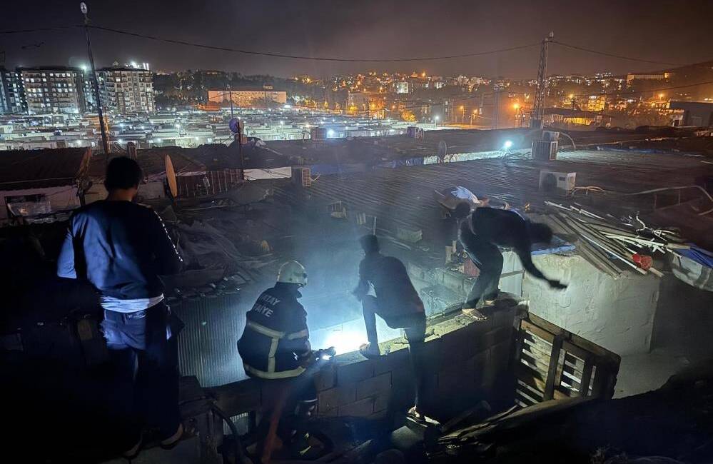 Hatay’ın Kırıkhan ilçesinde çıkan yangın, mahalle sakinlerini tedirgin etti. Bahçelievler