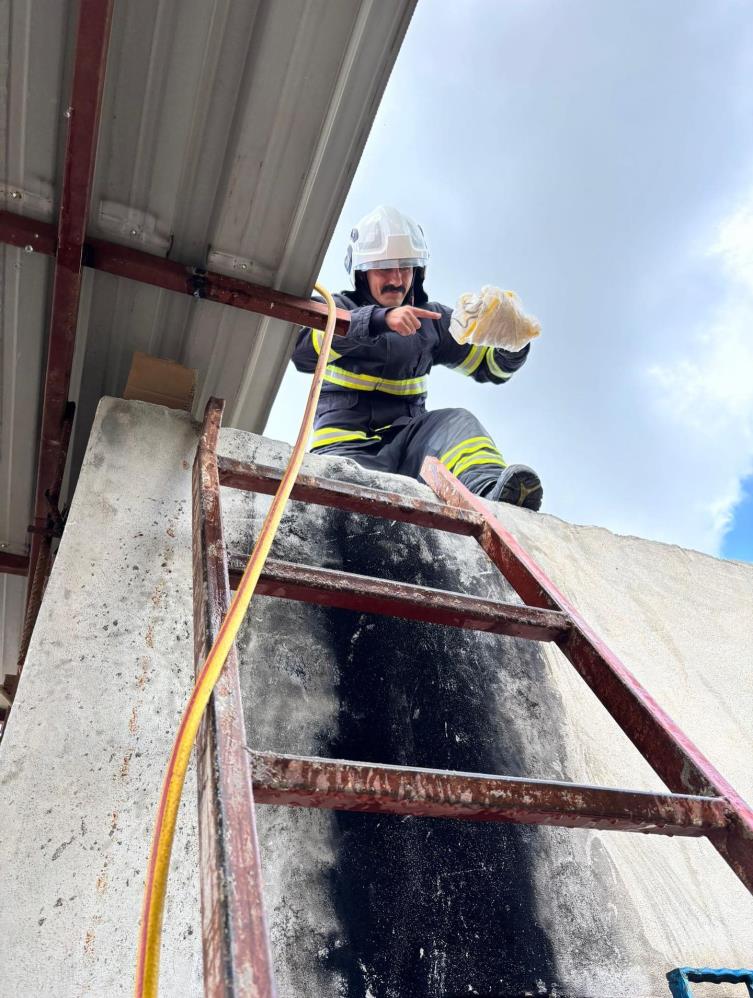 Hatay’da Evine Yılan Giren Vatandaşlar Yardım İstedi Hatay’da artan hava sıcaklıklarıyla birlikte yılanlar sık sık görülmeye devam
