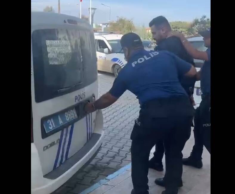 Hatay’ın Kırıkhan ilçesi Menderes Mahallesi’nde 10 Ekim 2025 tarihinde yol