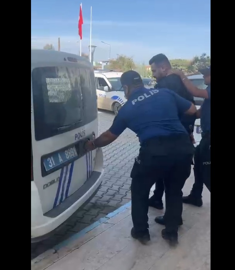 Yol Tartışması Silahlı Saldırıya Dönüştü Hatay’ın Kırıkhan ilçesi Menderes Mahallesi’nde 10 Ekim 2025 tarihinde yol