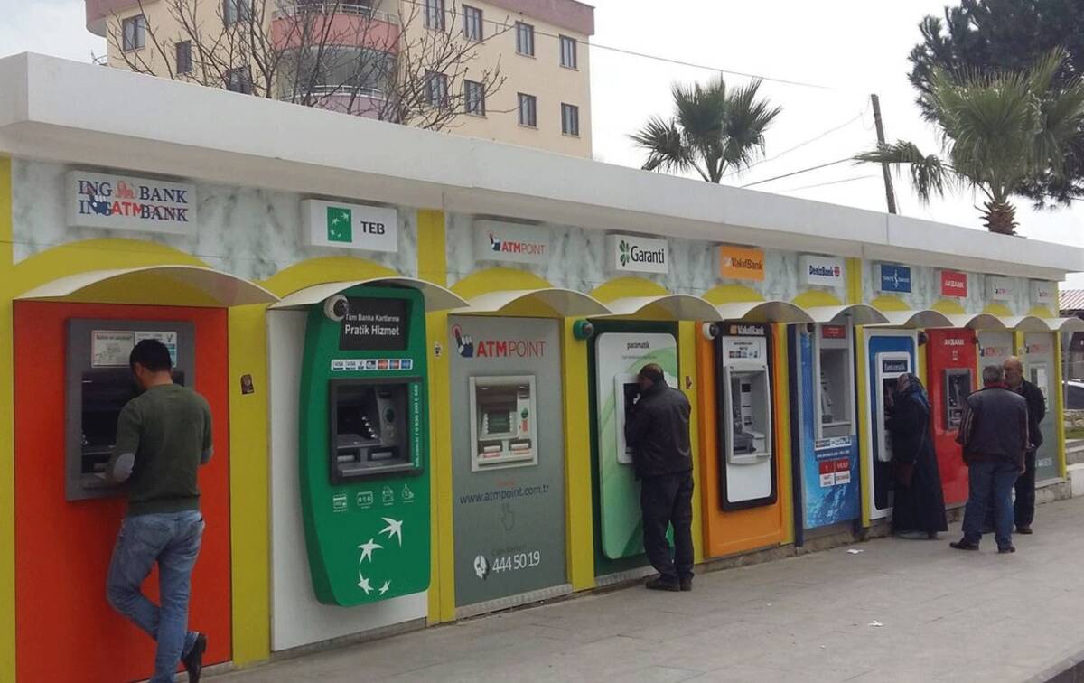 Cumhuriyet Bayramı coşkusu tüm yurtta yaşanırken, vatandaşlar 29 Ekim’de bankalar