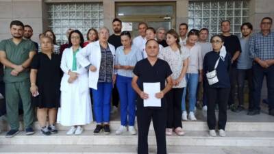 İskenderun Devlet Hastanesi önünde bir araya gelen sağlık çalışanları, Sağlık