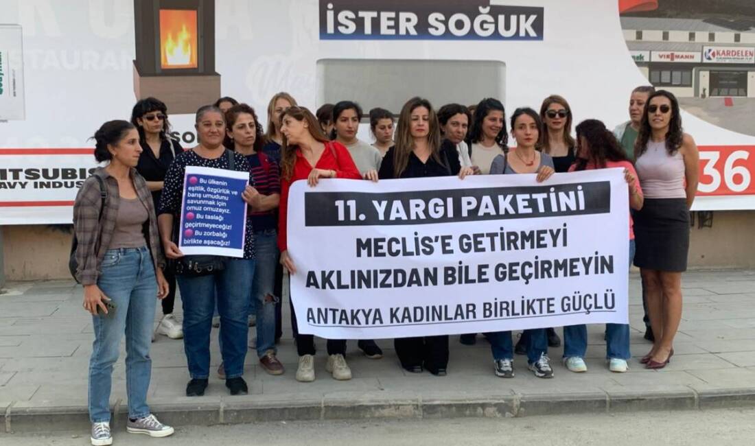 Antakya’da bir araya gelen kadınlar, kamuoyuna yansıyan 11. Yargı Paketi’nin