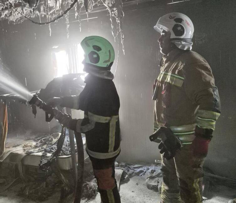 Hatay’ın Antakya ilçesinde bulunan bir şantiye alanındaki konteyner yatakhanede çıkan