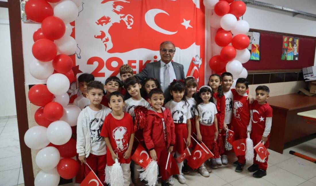 Hatay’ın Defne ilçesinde bulunan Cemil Şükrü Çolakoğlu İlkokulu’nda, Cumhuriyetimizin 102.