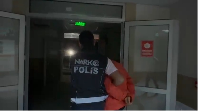 Hatay Emniyet Müdürlüğü ekipleri, aranan şahısların yakalanmasına yönelik sürdürdüğü çalışmalar