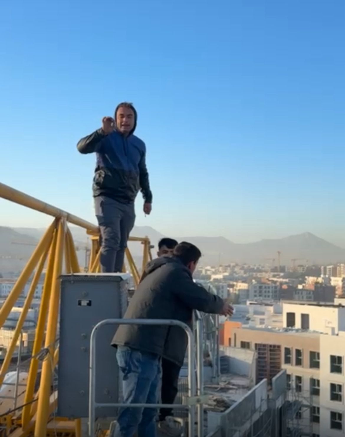 Hatay’ın Antakya ilçesinde bir şantiyede çalışan 20 işçi, 3 aydır