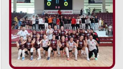 Türkiye Voleybol 2. Ligi’nde mücadele eden Hatay Arsavev Kadın Voleybol