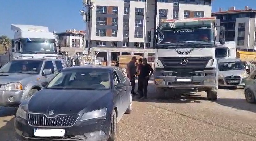 Hatay’ın 75. Yıl Bulvarı üzerinde bulunan Milli Eğitim Müdürlüğü Kavşağı’nda