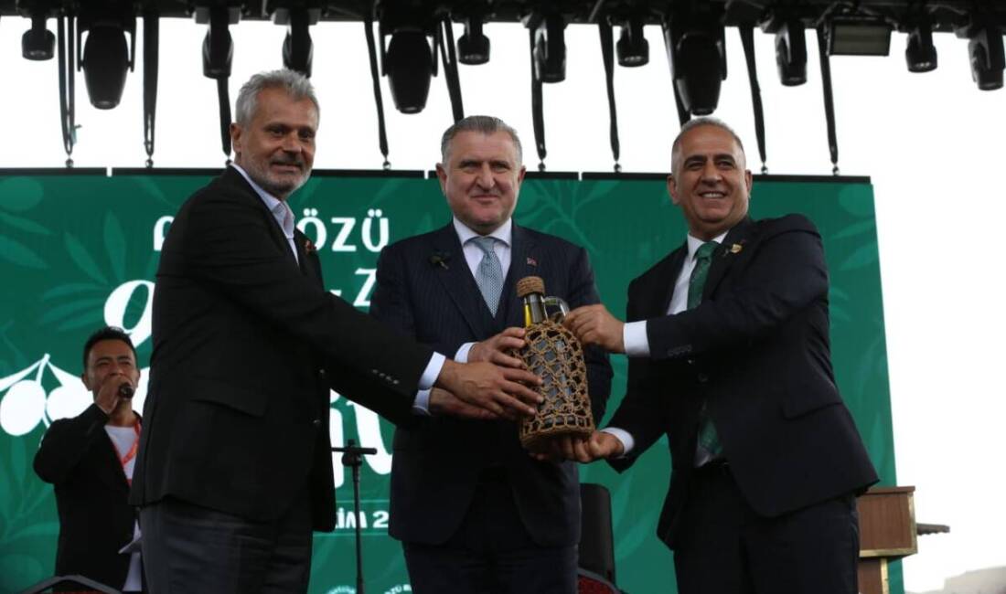   Gençlik ve Spor Bakanı Osman Aşkın Bak, Hatay’ın Altınözü