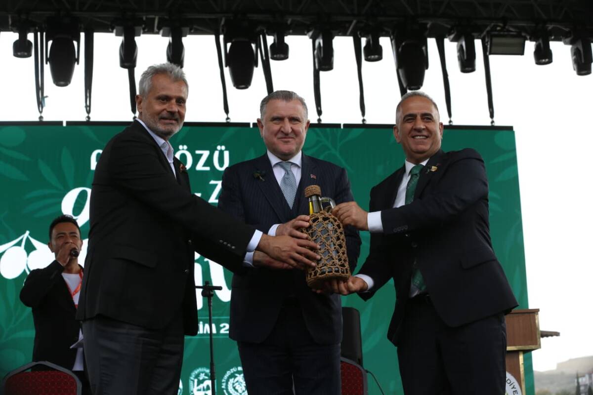 &nbsp; Gençlik ve Spor Bakanı Osman Aşkın Bak, Hatay’ın Altınözü