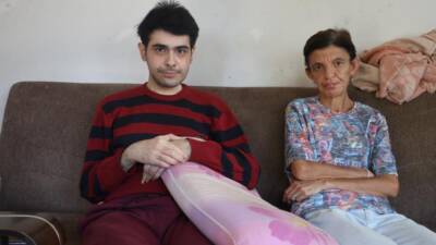 Hatay’da 3 yıla yakın süredir evden çıkmayarak sadece telefonla ve