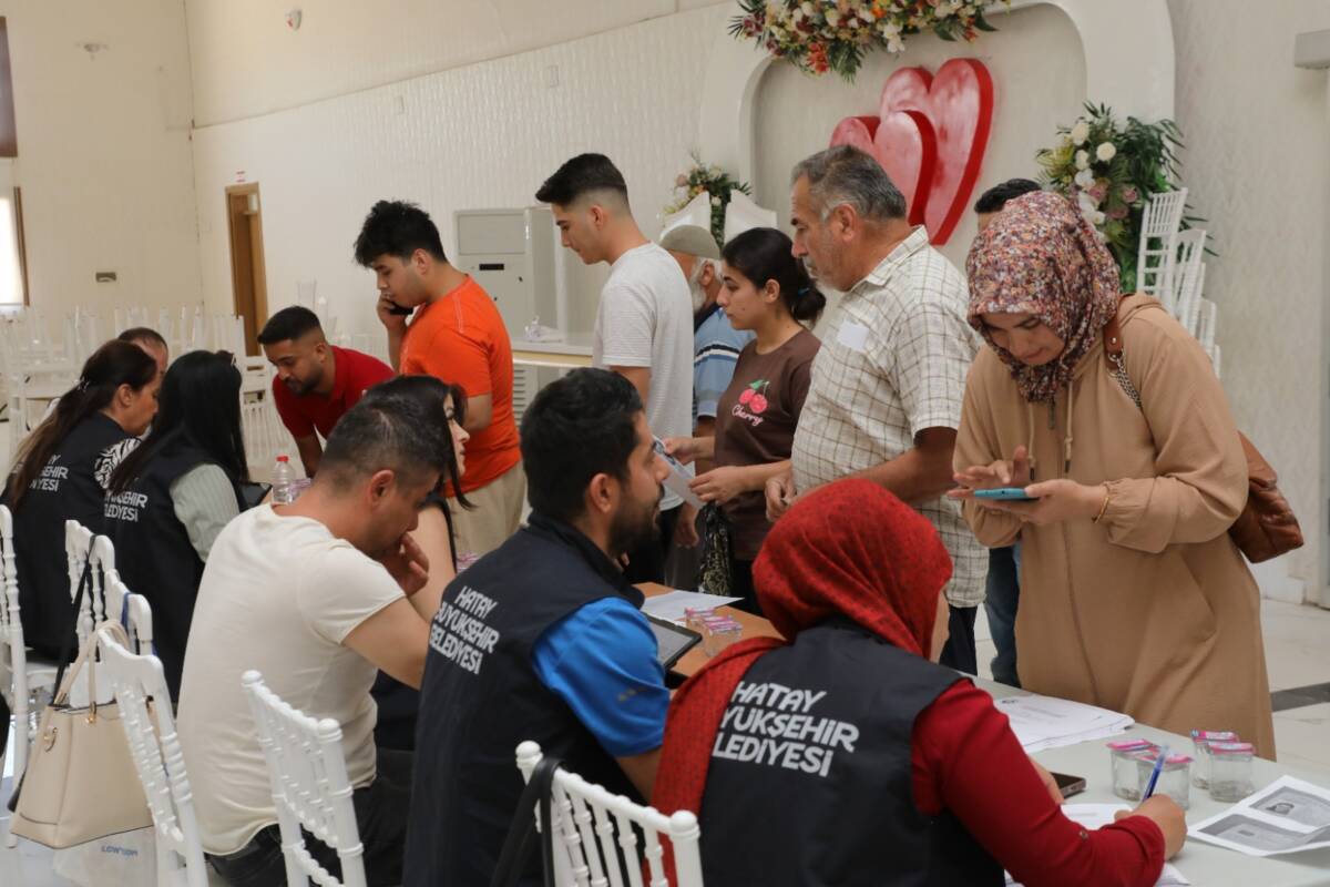 Hatay Büyükşehir Belediyesi (HBB), üniversite hayatına adım atan gençleri yalnız