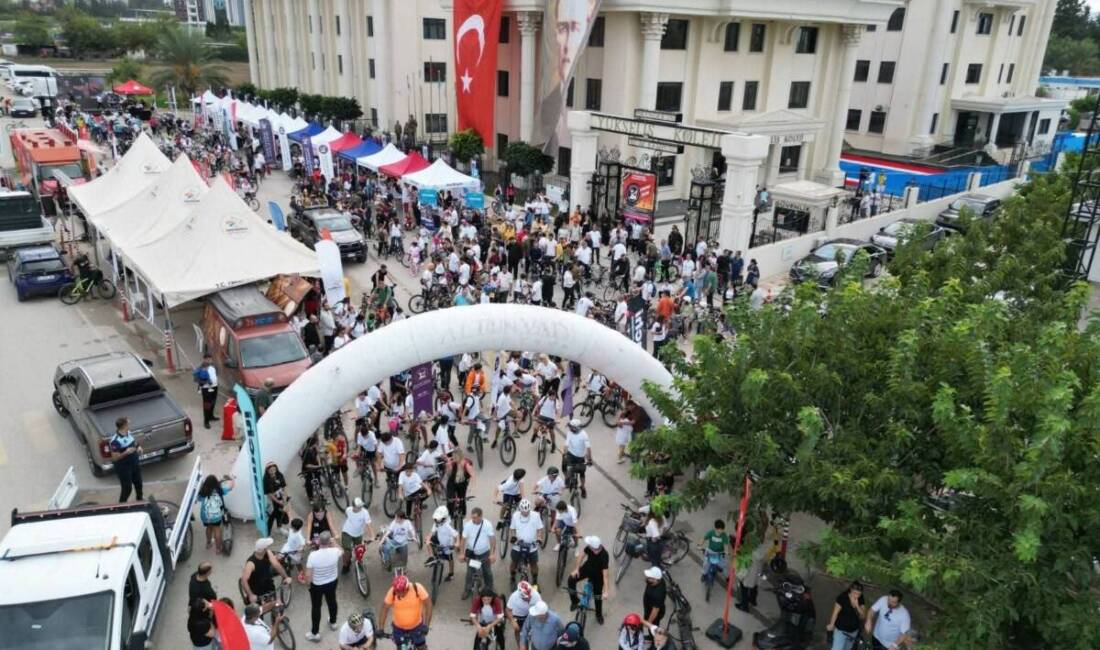 İskenderun’da bu yıl ikincisi düzenlenen “Arabadan İn, Bisiklete Bin” temalı