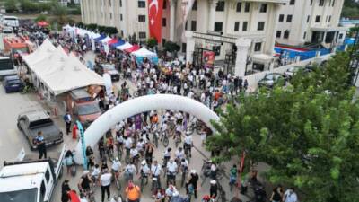 İskenderun’da bu yıl ikincisi düzenlenen “Arabadan İn, Bisiklete Bin” temalı