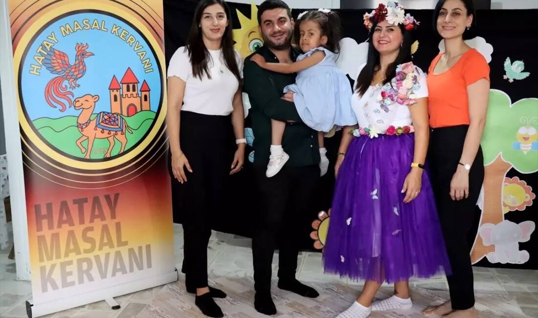 Hatay’da sağlık sorunları nedeniyle okula gidemeyen çocukların kapısını çalan öğretmen