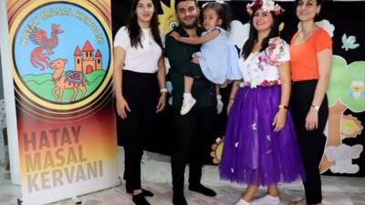 Hatay’da sağlık sorunları nedeniyle okula gidemeyen çocukların kapısını çalan öğretmen