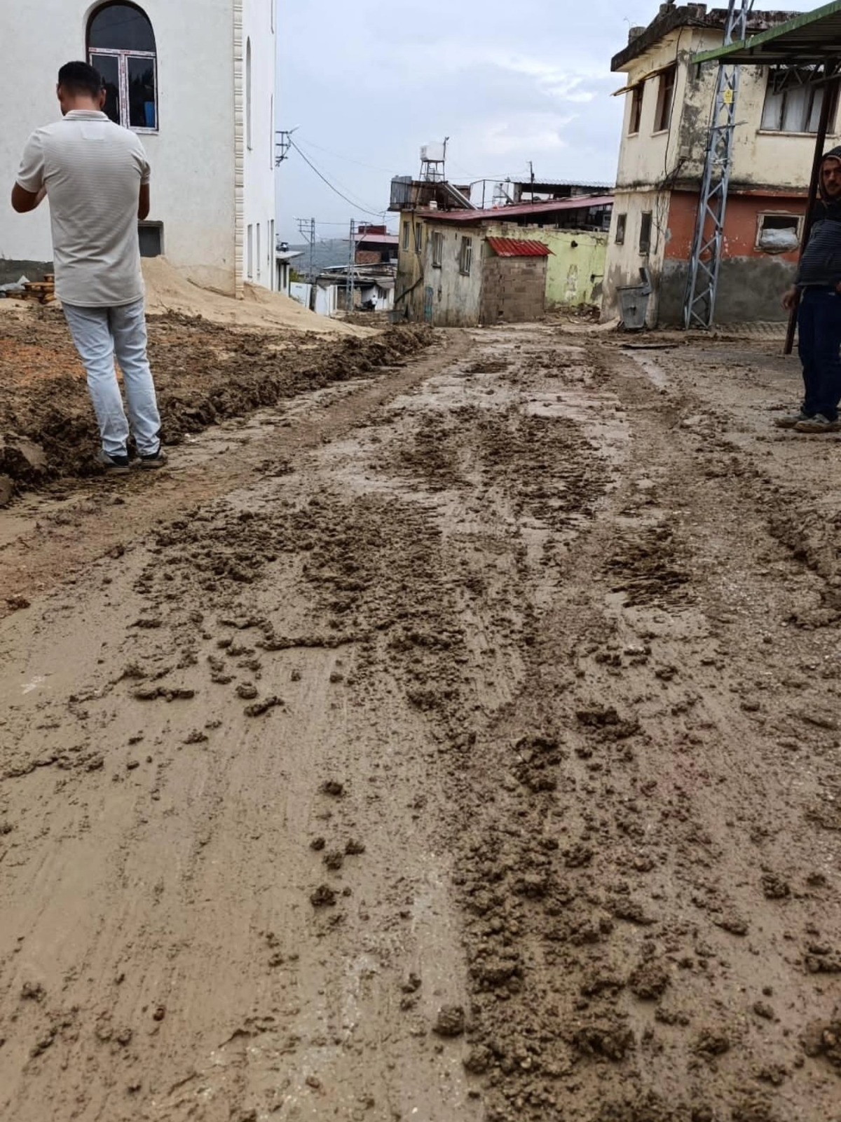 Hatay’ın Altınözü ilçesinde Hatay Büyükşehir Belediyesi Su ve Kanalizasyon İdaresi
