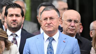 Eski Hatay Büyükşehir Belediye Başkanı Lütfü Savaş ve önceki CHP