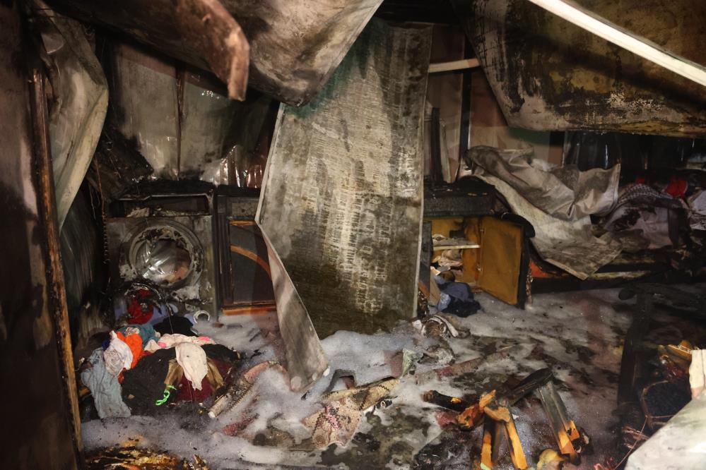 Hatay’ın Antakya ilçesi Narlıca Mahallesi’nde, depremzedelerin yaşadığı bir konteyner evde