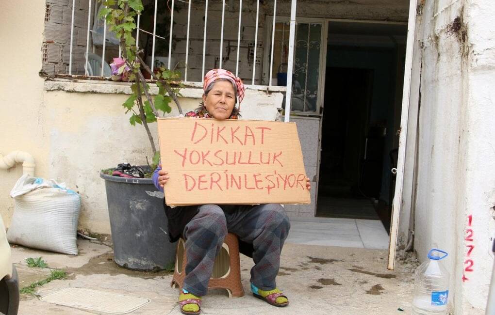 17 Ekim Dünya Yoksullukla Mücadele Günü kapsamında basın açıklaması düzenleyen