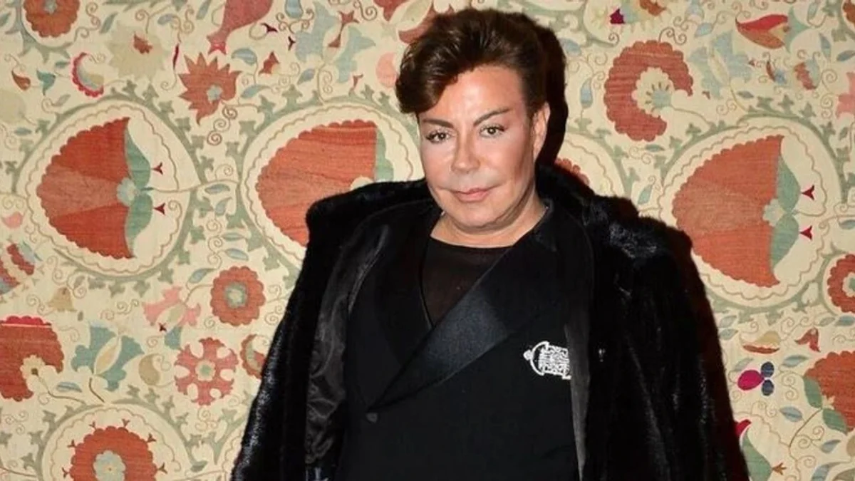 Ünlü sanatçı Fatih Ürek, evinde geçirdiği kalp krizi sonrası hastaneye