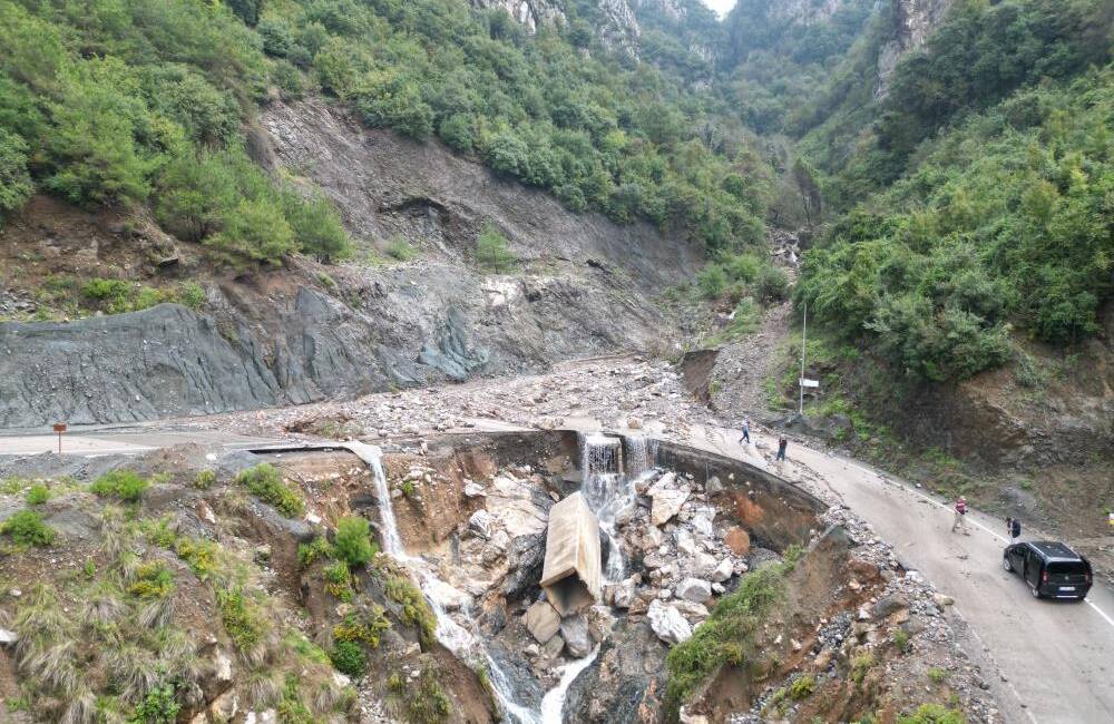 Meteoroloji Genel Müdürlüğü’nün şiddetli yağış uyarısının ardından Hatay’da başlayan sağanak,
