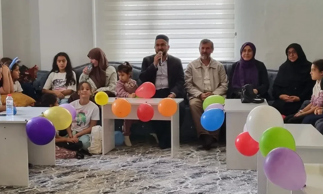 Belen İlçe Müftülüğü’nden Anlamlı Etkinlik Belen İlçe Müftülüğü, Fatih Camii’nde düzenlenen “Yetim Buluşması” etkinliğiyle anlamlı