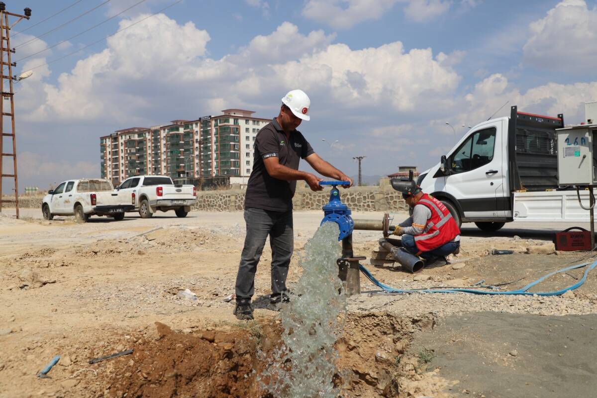 Hatay Büyükşehir Belediyesi, Hassa’da su sorununu çözecek yeni sondaj kuyusunu