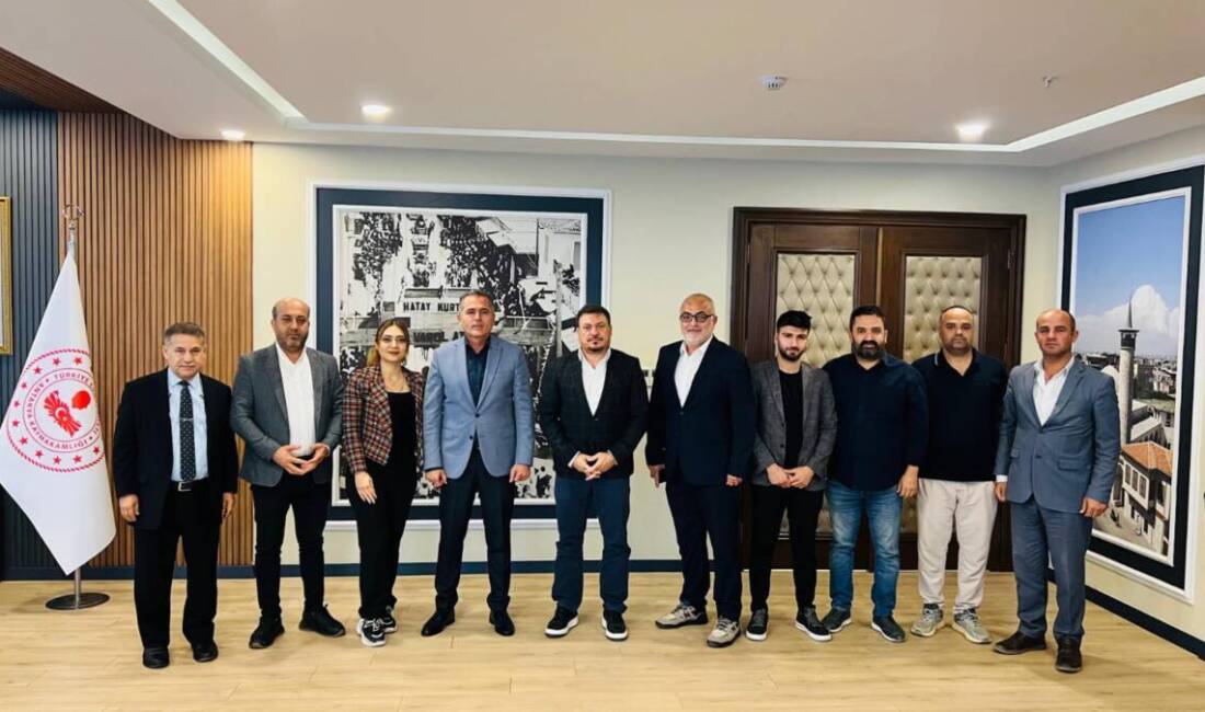 Hatay Gazeteciler Cemiyeti’nden Kaymakam Akdaş’a Nezaket Ziyareti Hatay Gazeteciler Cemiyeti (HGC) Başkanı Nihat Mazmanoğlu ve yönetim kurulu