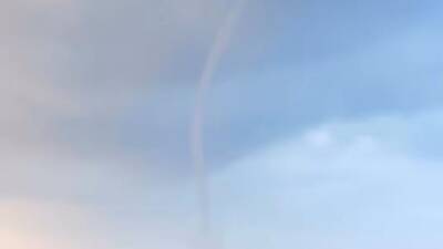 Hatay’ın İskenderun Körfezi’nde sabah saatlerinde deniz üzerinde oluşan hortum, vatandaşlar