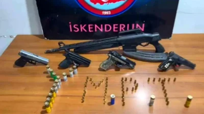 Hatay’ın İskenderun ilçesinde düzenlenen asayiş uygulamasında, polis ekipleri 4 ruhsatsız