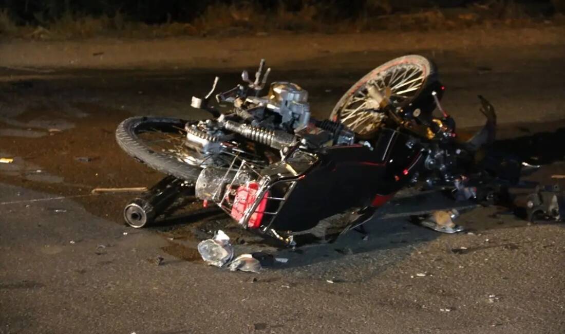 Hatay’ın Kırıkhan ilçesinde motosiklet kazası faciaya dönüştü. İki motosikletin karıştığı