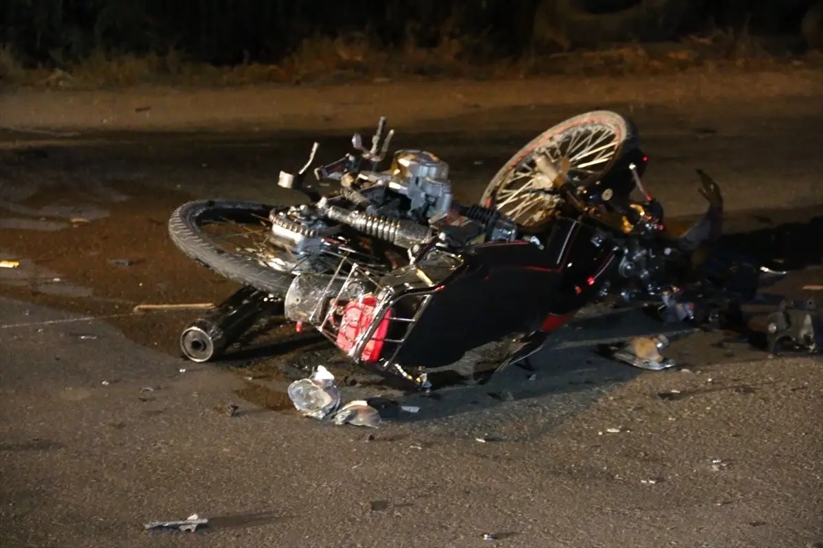 Hatay’ın Kırıkhan ilçesinde motosiklet kazası faciaya dönüştü. İki motosikletin karıştığı