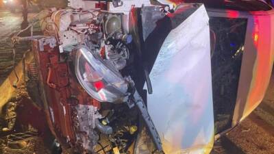 Hatay’ın Dörtyol ilçesinde meydana gelen trafik kazasında bir otomobilin aydınlatma