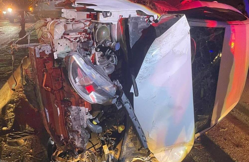 Hatay’ın Dörtyol ilçesinde meydana gelen trafik kazasında bir otomobilin aydınlatma