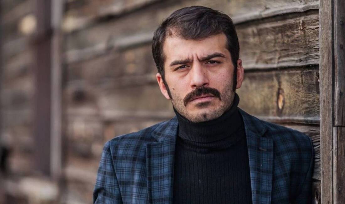 Oyuncu Ufuk Bayraktar ve arkadaşı Volkan Akbaş, Beyoğlu’ndaki bir restoranda