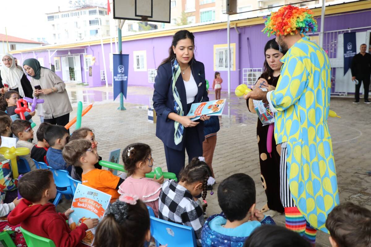 Hatay Büyükşehir Belediyesi (HBB), öğrencilerle bir araya gelerek Dünya Gazeteciler