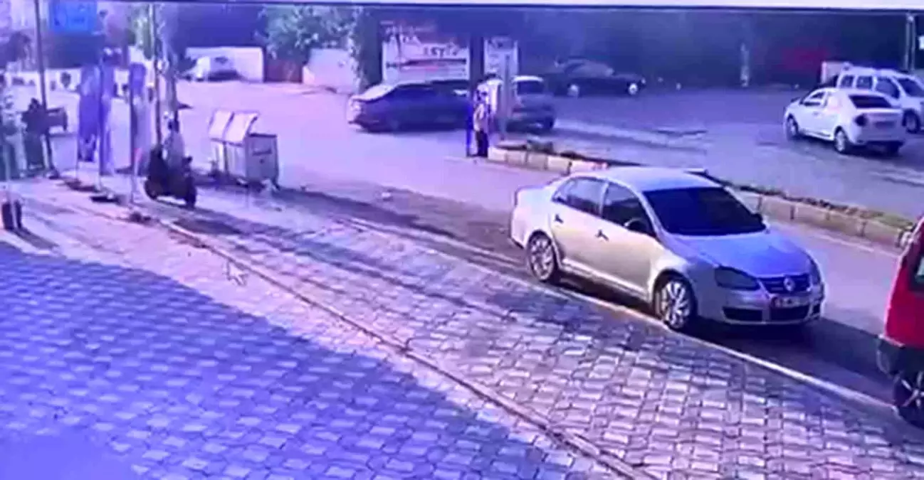 Hatay’ın Dörtyol ilçesinde meydana gelen trafik kazasında iki otomobil kafa