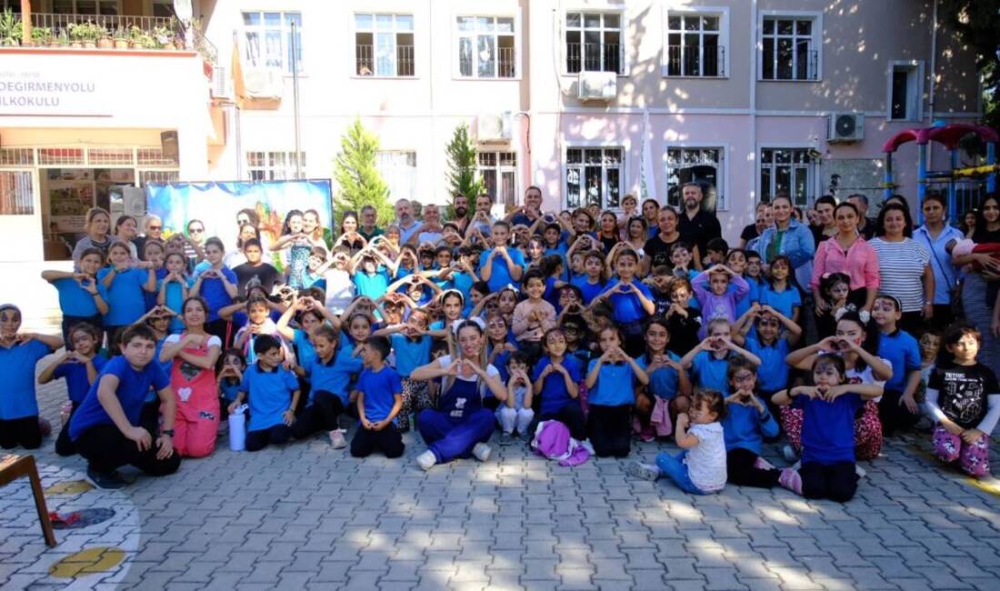 Defne Belediyesi’nin mahallelerde düzenlediği çocuk şenlikleri tüm hızıyla sürüyor. Bu