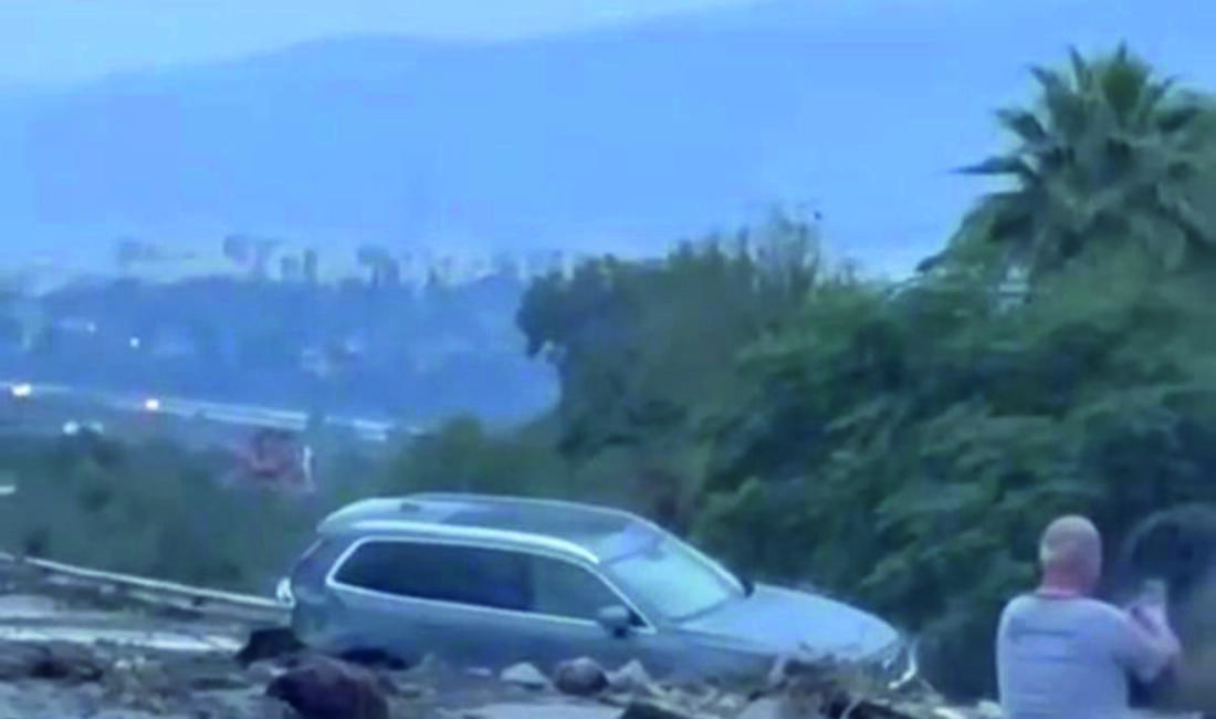 Yağmur otoyolu vurdu: Payas’ta heyelan trafiği kilitledi Hatay’da gece saatlerinden itibaren etkili olan sağanak yağış, hayatı olumsuz