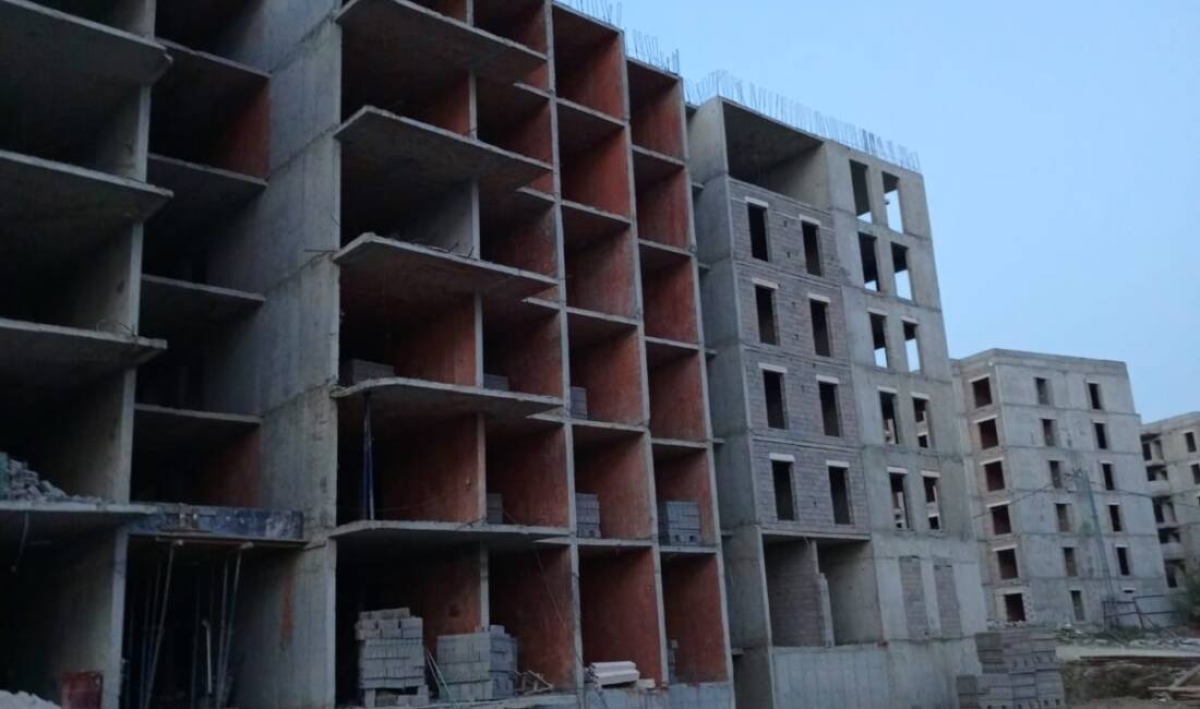 Hatay’da Rezerv Alan Çıkmazı: Tapular Düşmeden TOKİ İnşaatı Başladı 6 Şubat depremlerinin ardından Hatay’da sıkça duyulmaya başlayan “rezerv alan”