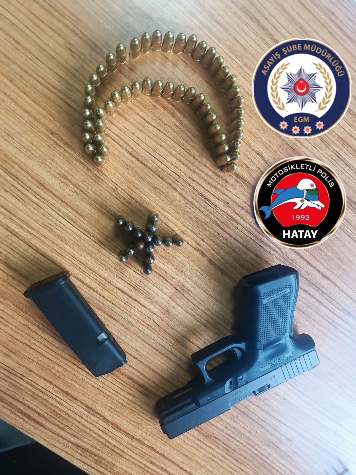 Emniyet ekiplerinin denetimi sonucunda Antalya Güzelburç Mahallesi’nde durdurulan araçta ruhsatsız