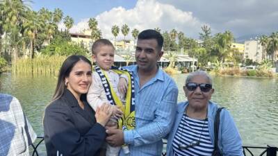 Hatay’ın İskenderun ilçesinde, beyin kanserini yenerek sağlığına kavuşan 3 yaşındaki