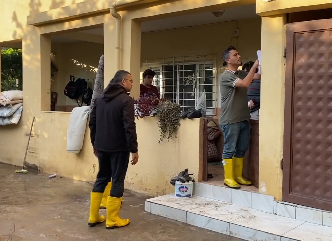 Hatay’ın Payas ilçesinde gece başlayan ve sabah saatlerinde etkisini artıran
